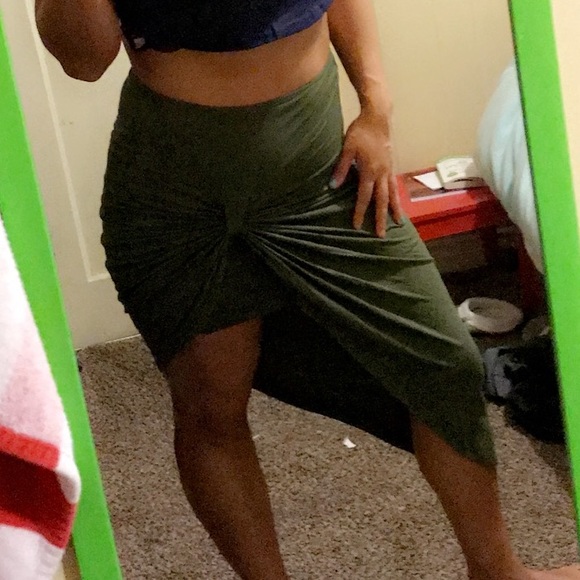 Shein asymmetric skirt- ARMY GREEN💚 - Picture 8 of 8
